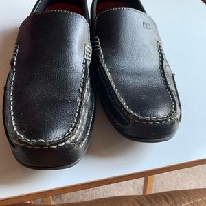Tommy Hilfiger shoes for men. Slip on in very good condition. Black. Size 8.